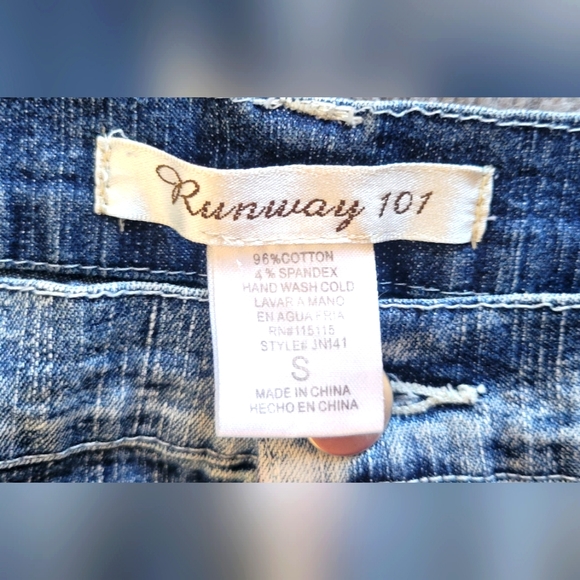 Runway 101 denim mini skirt - Picture 3 of 3